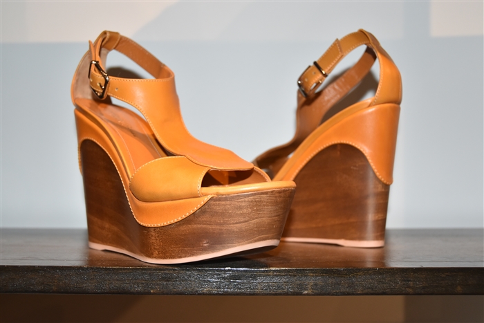 Oak Gianvito Rossi Wedge, size 7