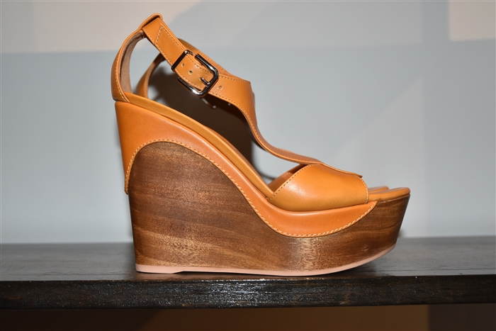 Oak Gianvito Rossi Wedge, size 7
