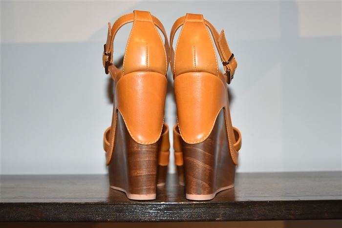 Oak Gianvito Rossi Wedge, size 7
